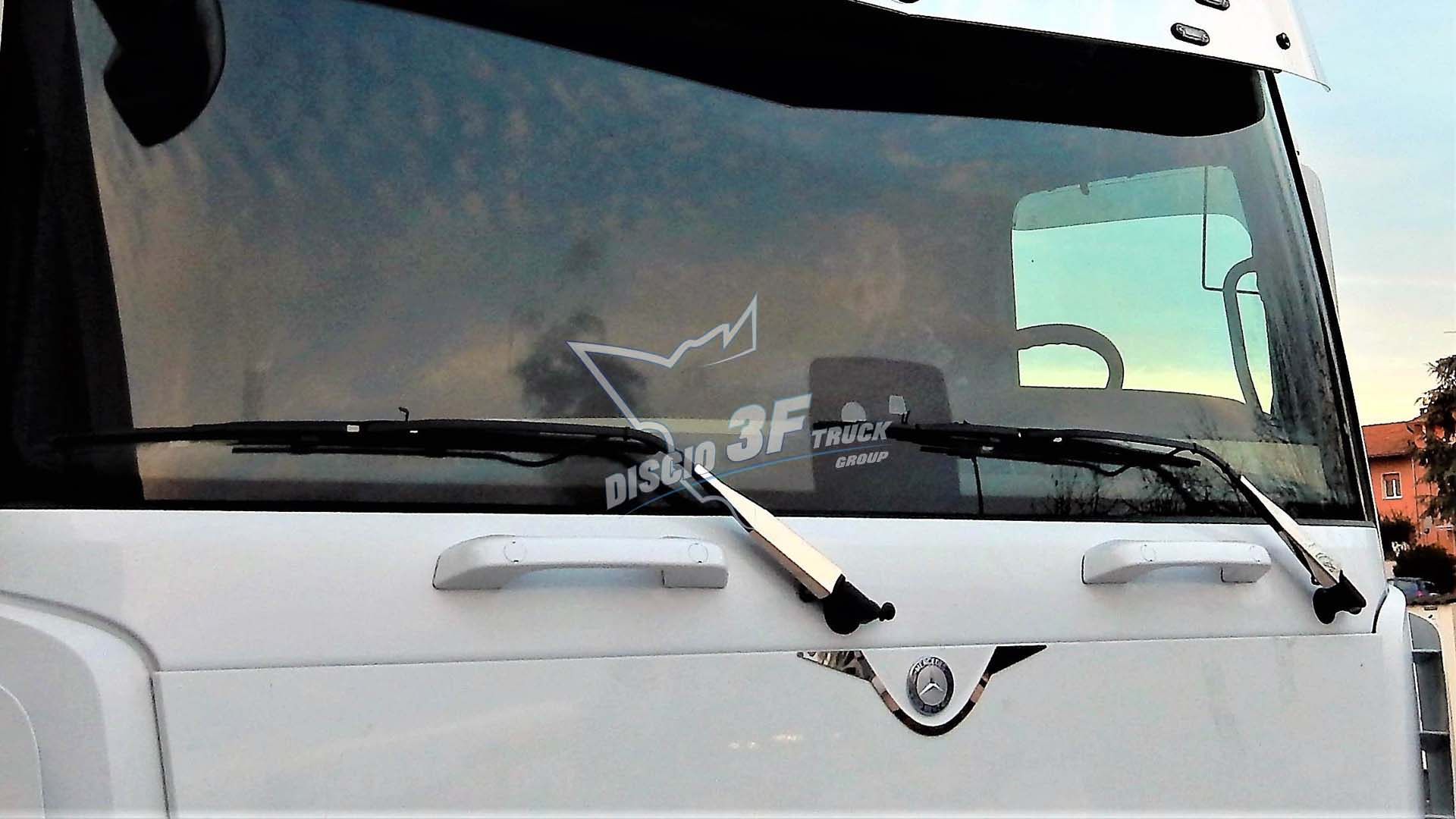 Placche aste tergi, Mercedes MP4