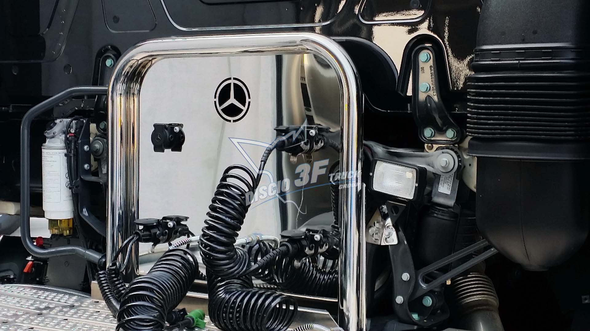 Porta cavi posteriore, Mercedes MP4