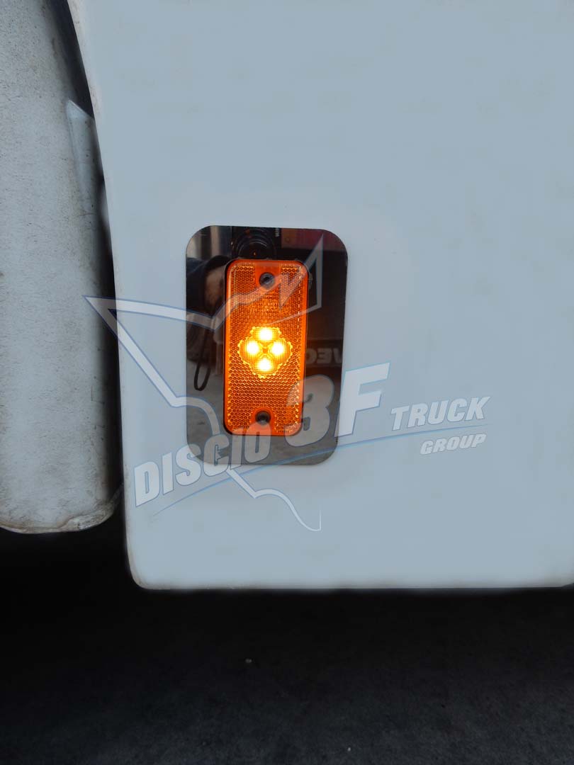 Placche luci minigonna, Iveco Hi-Way.